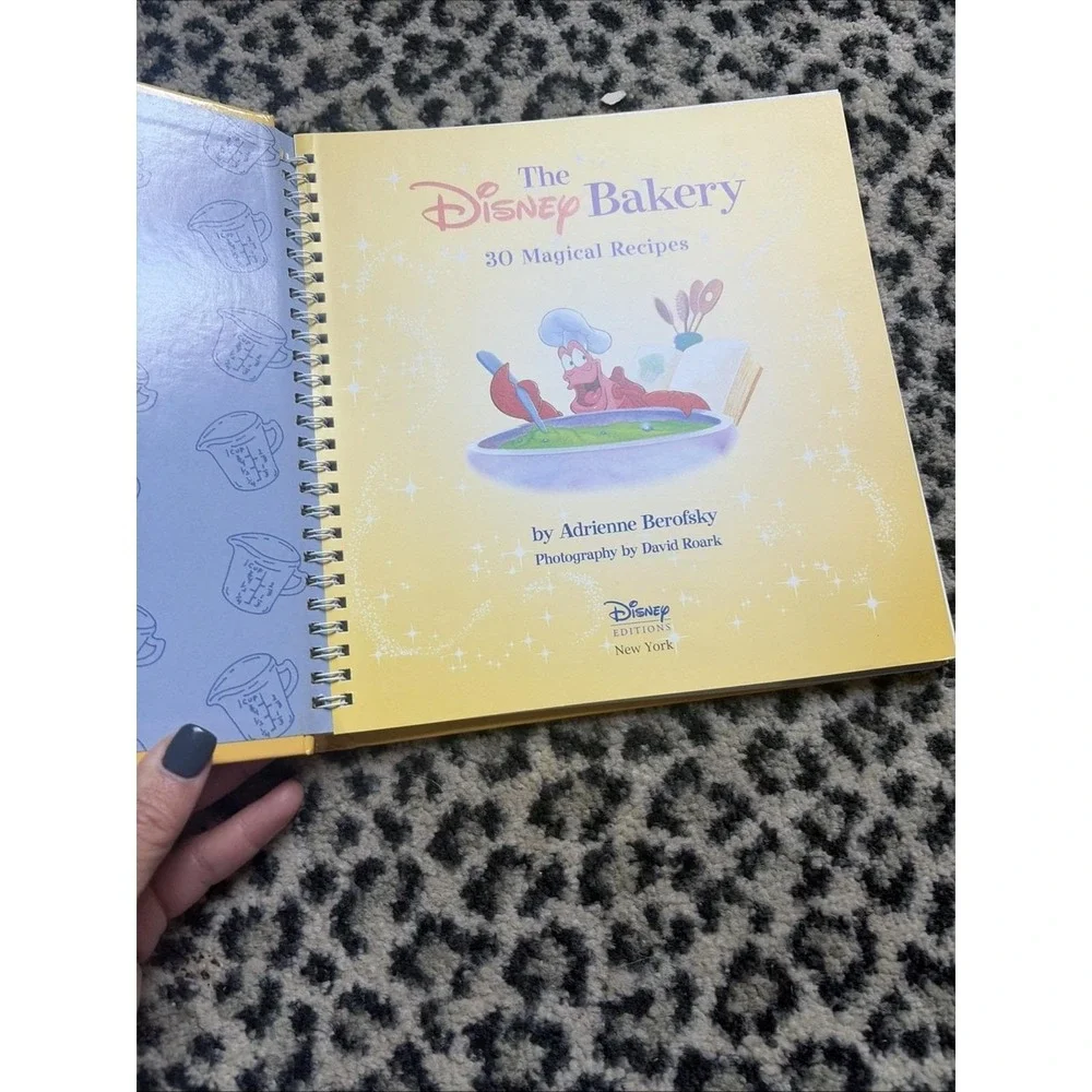 Vtg Disney Bakery Adrienne Berofsky (2000 1st, HC Spiral) Recipes‎ Magical Kids